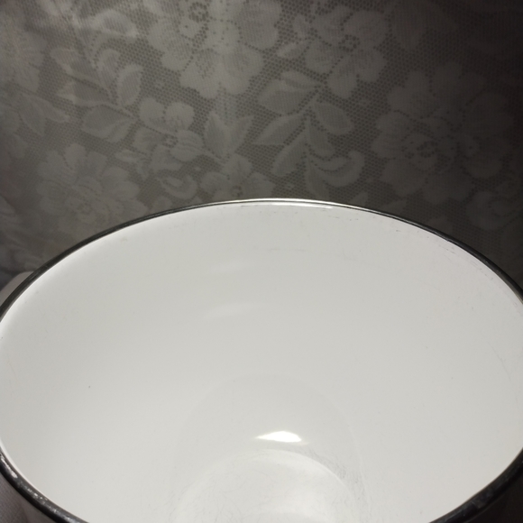 Vintage Kobe Enamelware - Enameled Steel Large Nesting Bowl White & Tulips - Picture 10 of 11